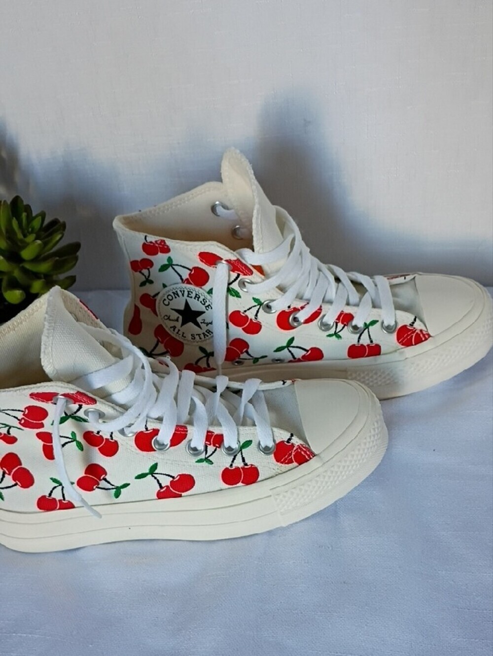 Converse Women's Chuck Taylor High Top Sneakers with 🍒 Cherry Print Size 6.5 - Picture 3 of 10
